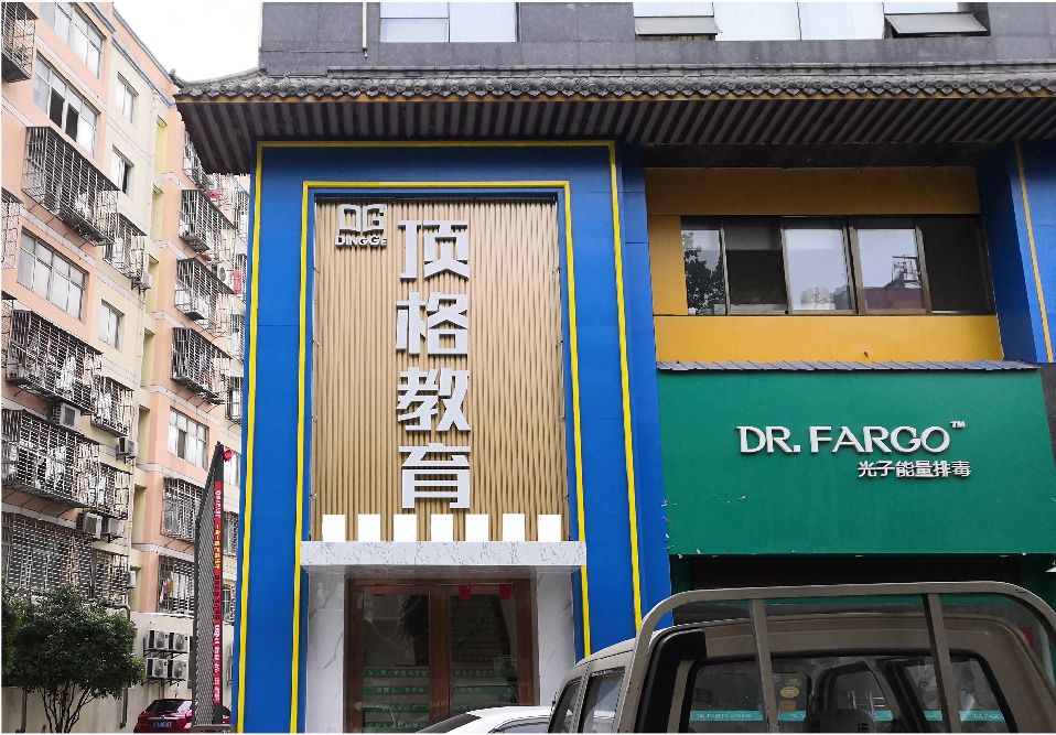 万源门头设计要符合门店特色。