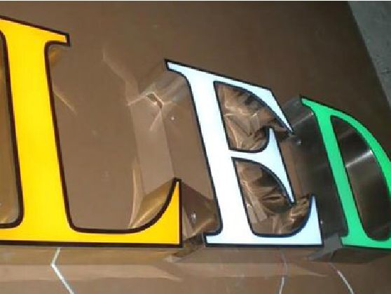 万源介绍LED招牌的基础知识。
